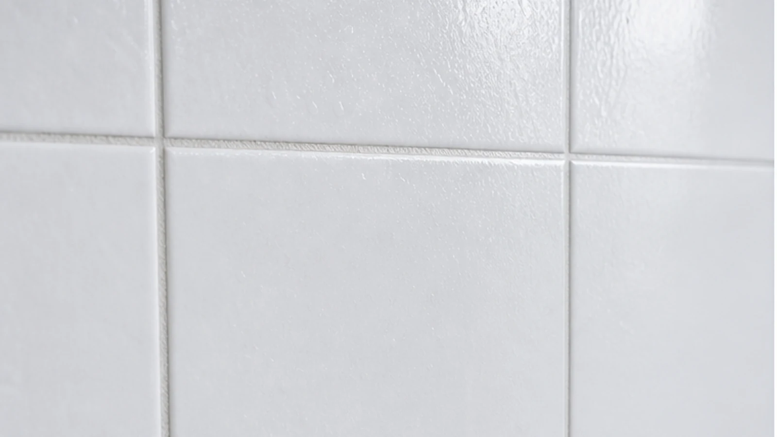 Small shower-wall section damp with neutral cleaner during the labelled contact time